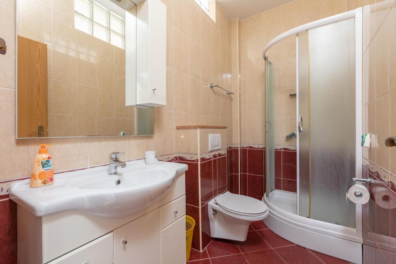 Apartments By The Sea Podgora, Makarska - 11469 Ngoại thất bức ảnh